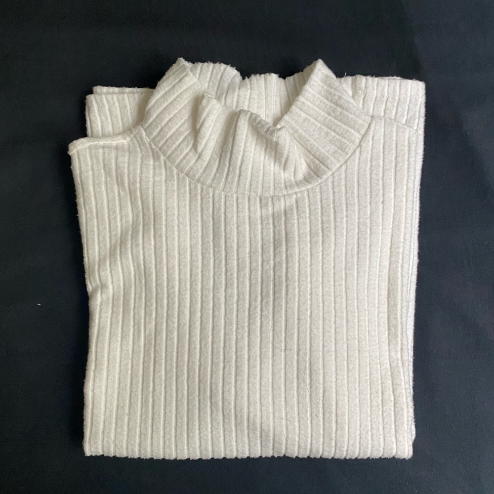 Turtle neck sweater - Picture 3 of 7